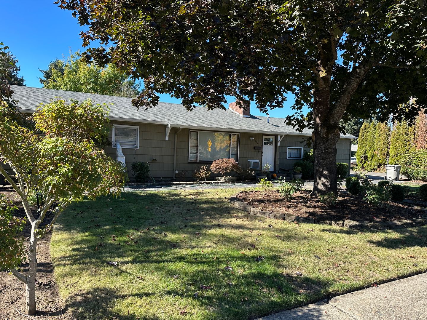 Lebanon House: 1830 Park Dr