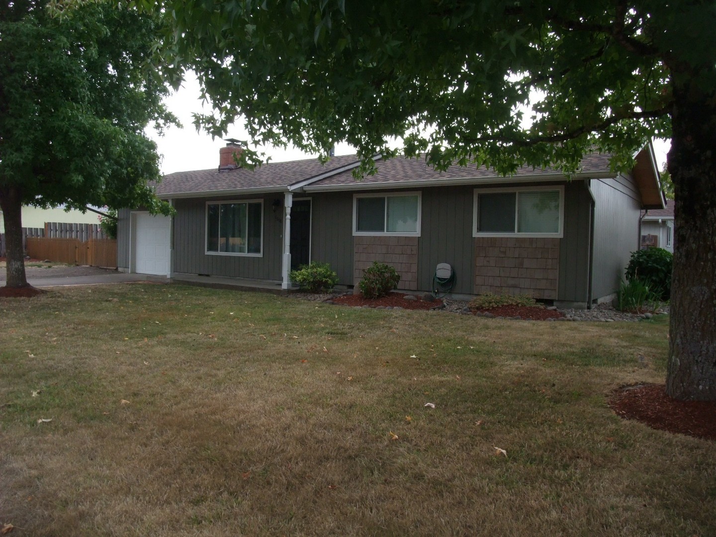 Albany House: 2808 Pine St SE