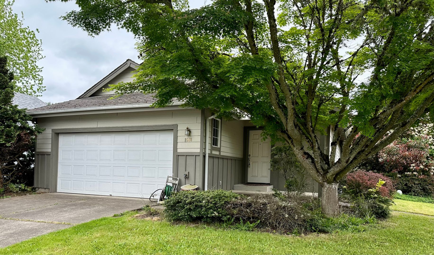 Albany House: 1568 Otter Ct SW