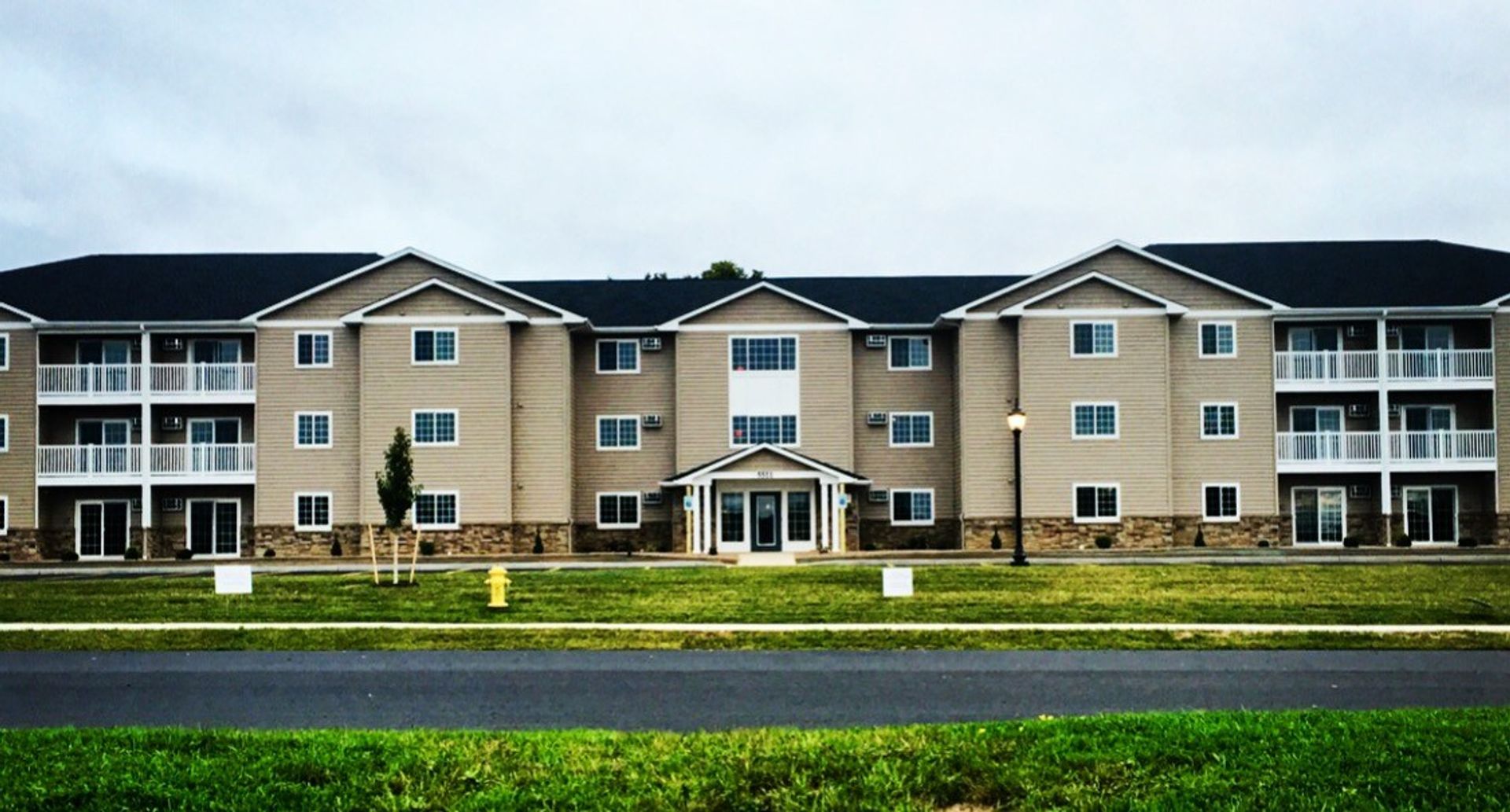 Cicero Apartment: 8351 Pareti Place