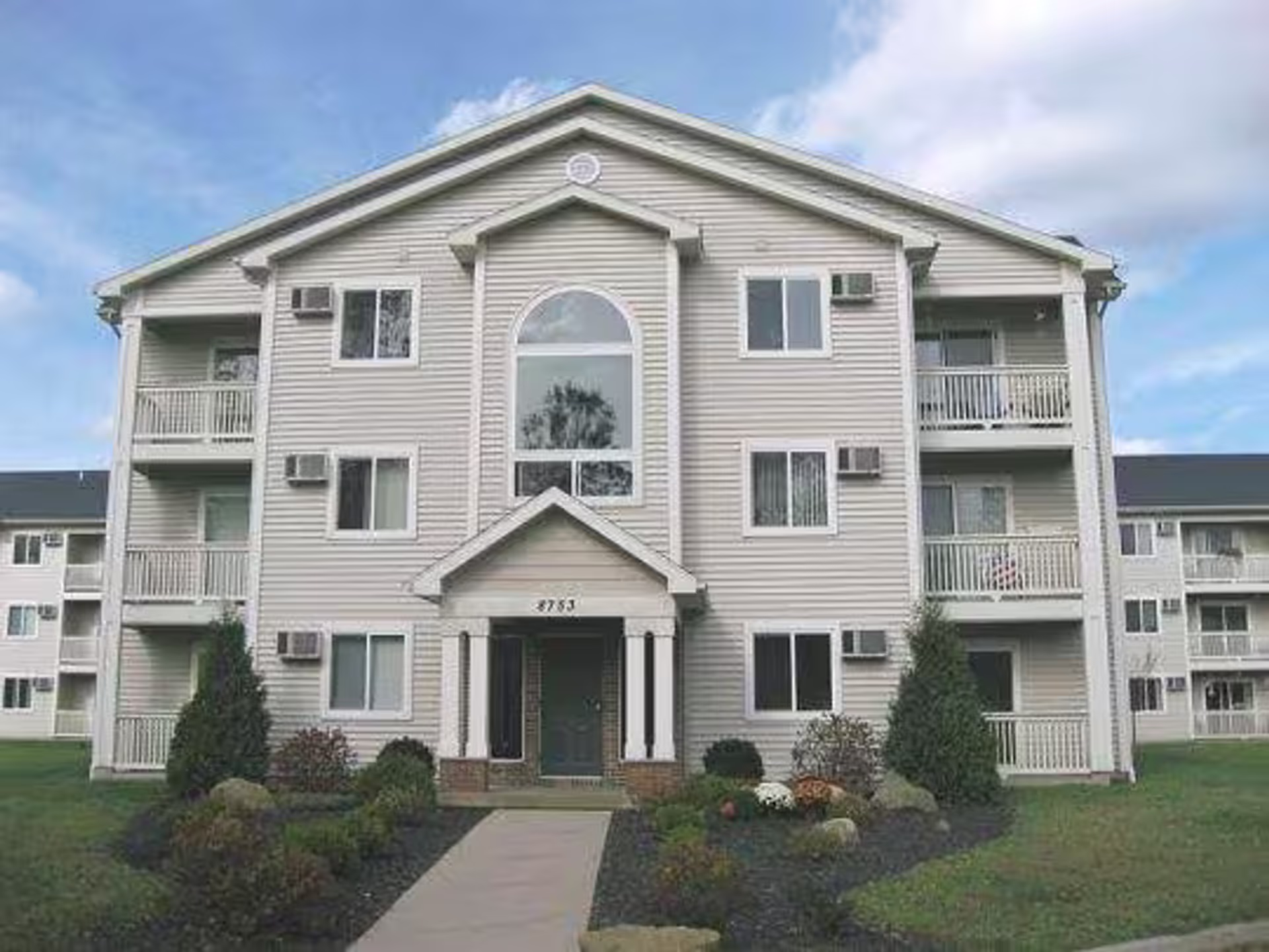 Cicero Apartment: 8711-8755 New Country Drive