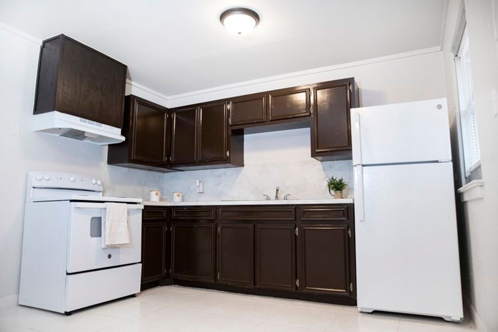 Edinburg Apartment: 220 S 25th Ave
