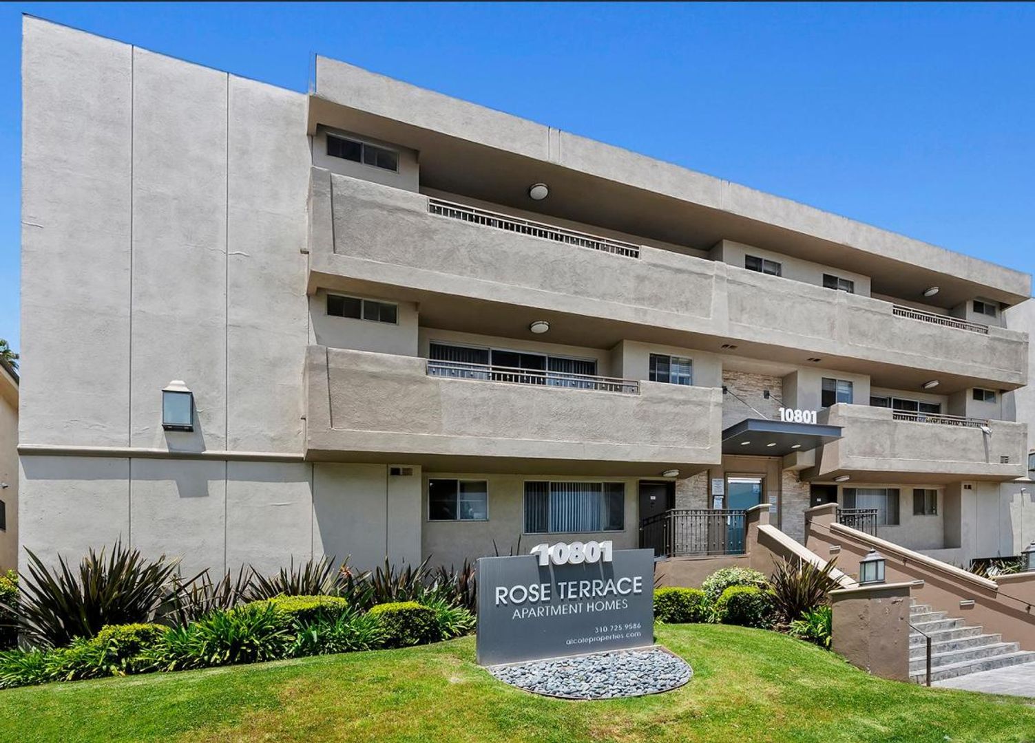 Los Angeles Apartment: 10801 Rose Ave