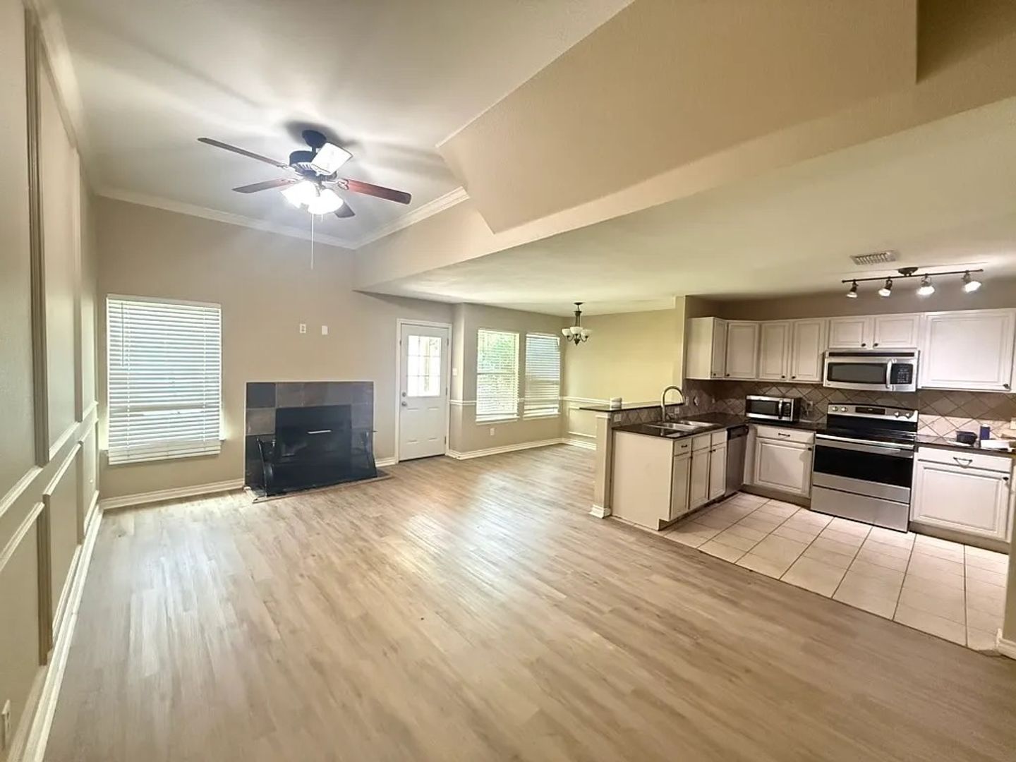 Euless House: 12604 Oceanside Dr