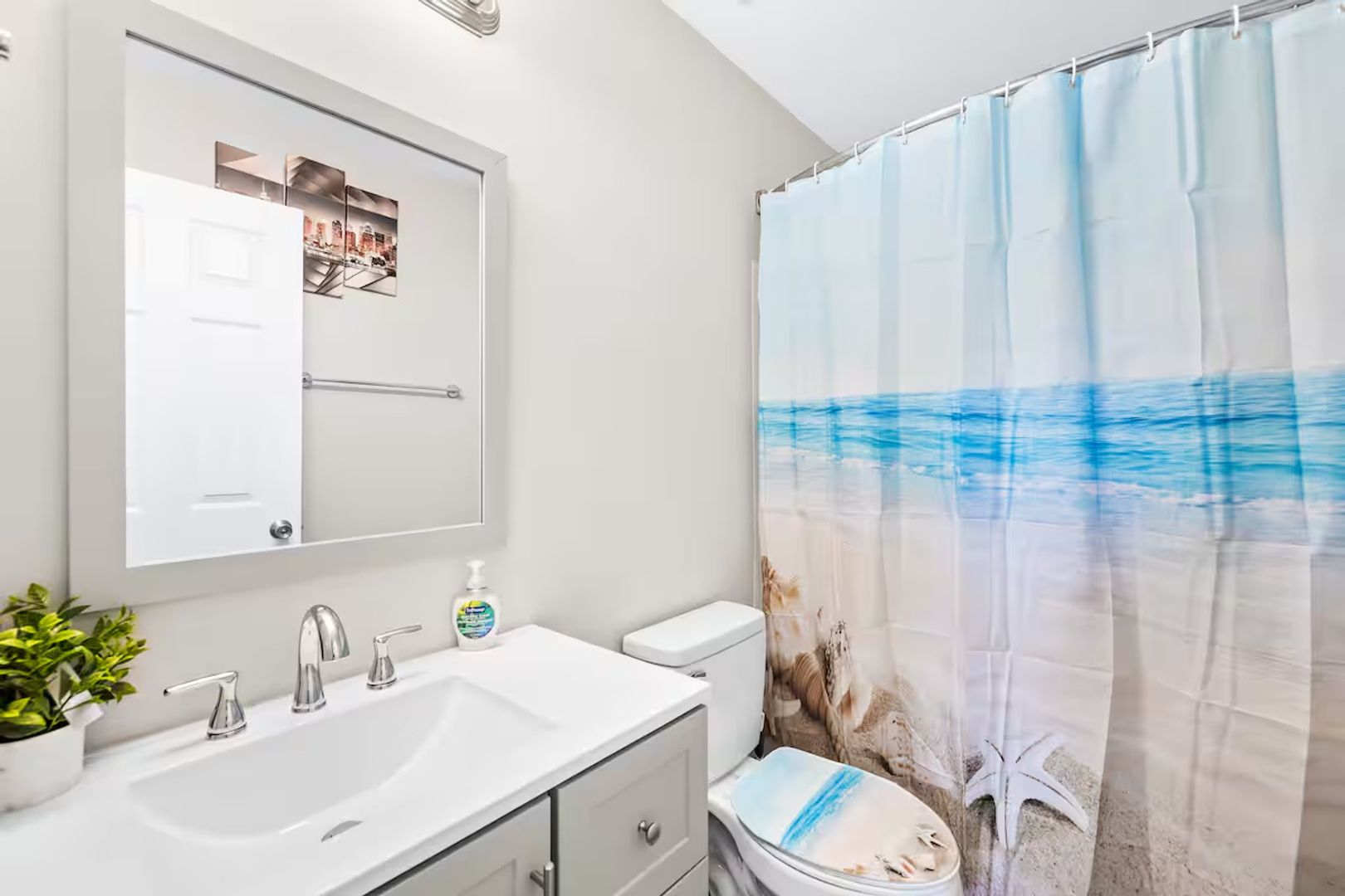 Clover House: 102 Mobley St