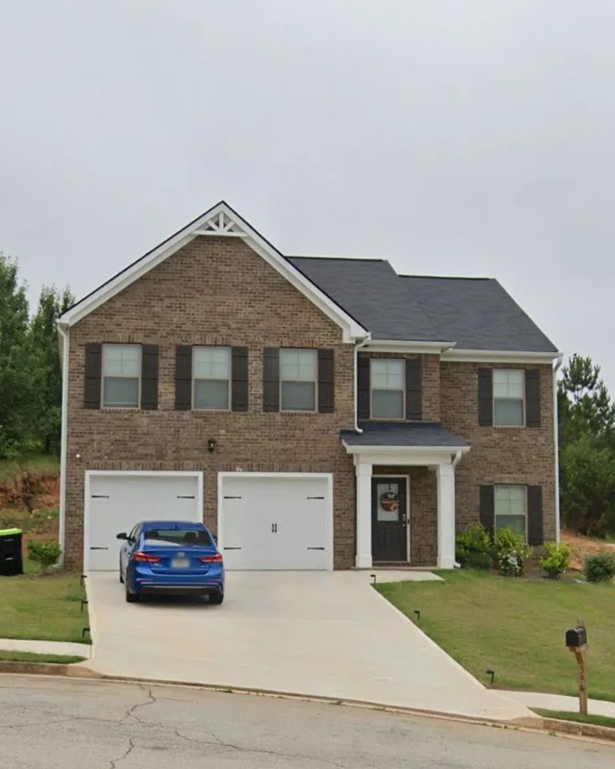 Hampton House: 394 Toronto Cir