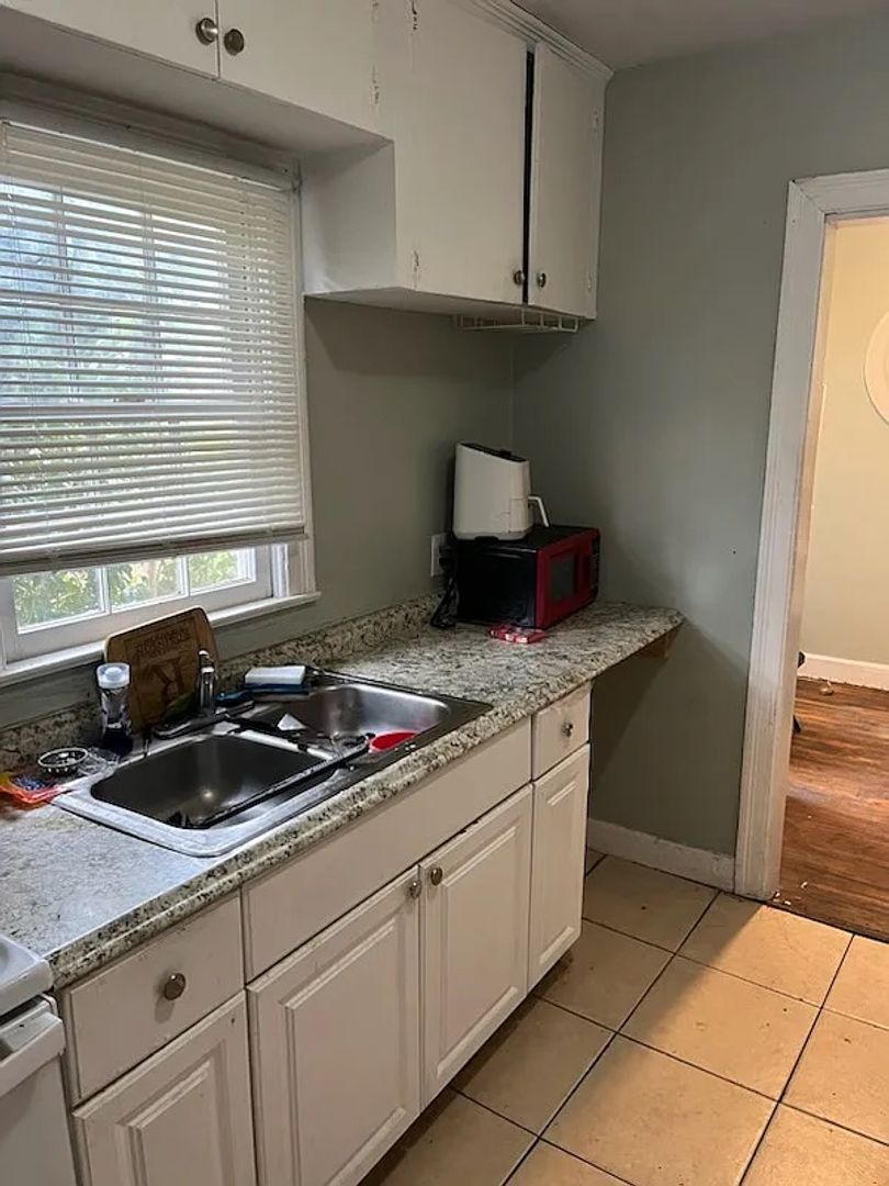Charlotte House: 1238 Bethel Rd