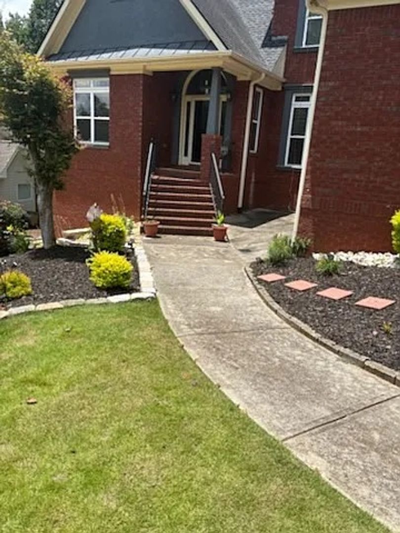 Braselton House: 5516 Ridgemoor Dr