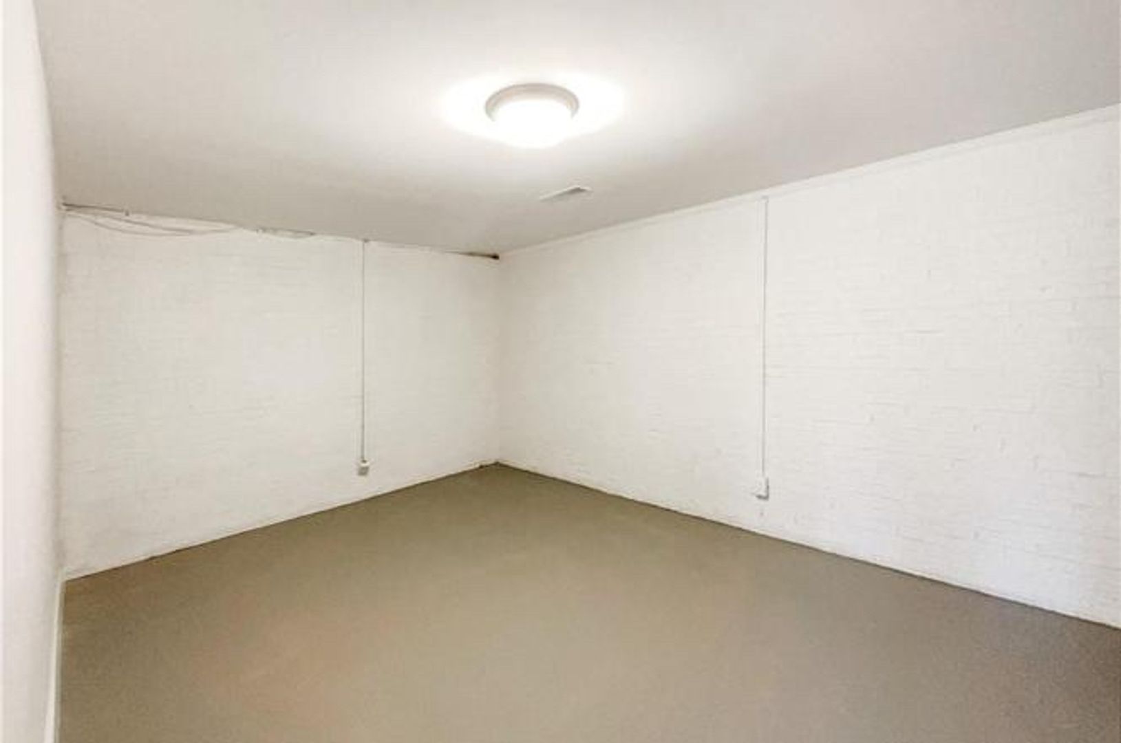 Winston Salem House: 310 Foxcroft Dr