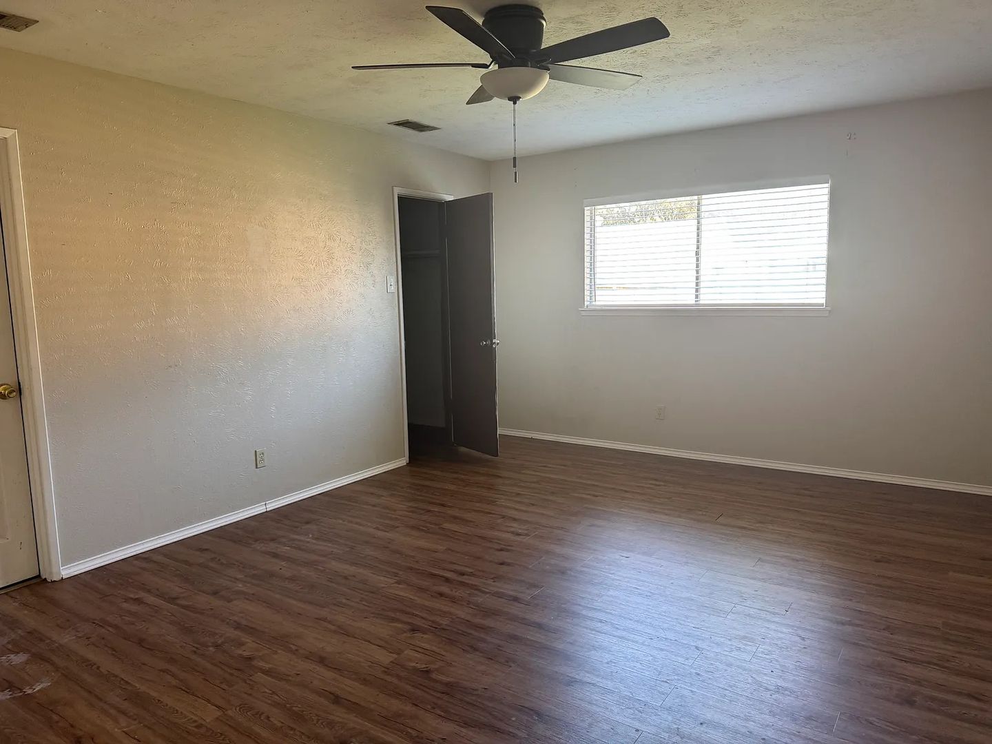 Rowlett House: 6215 Cedar Ln