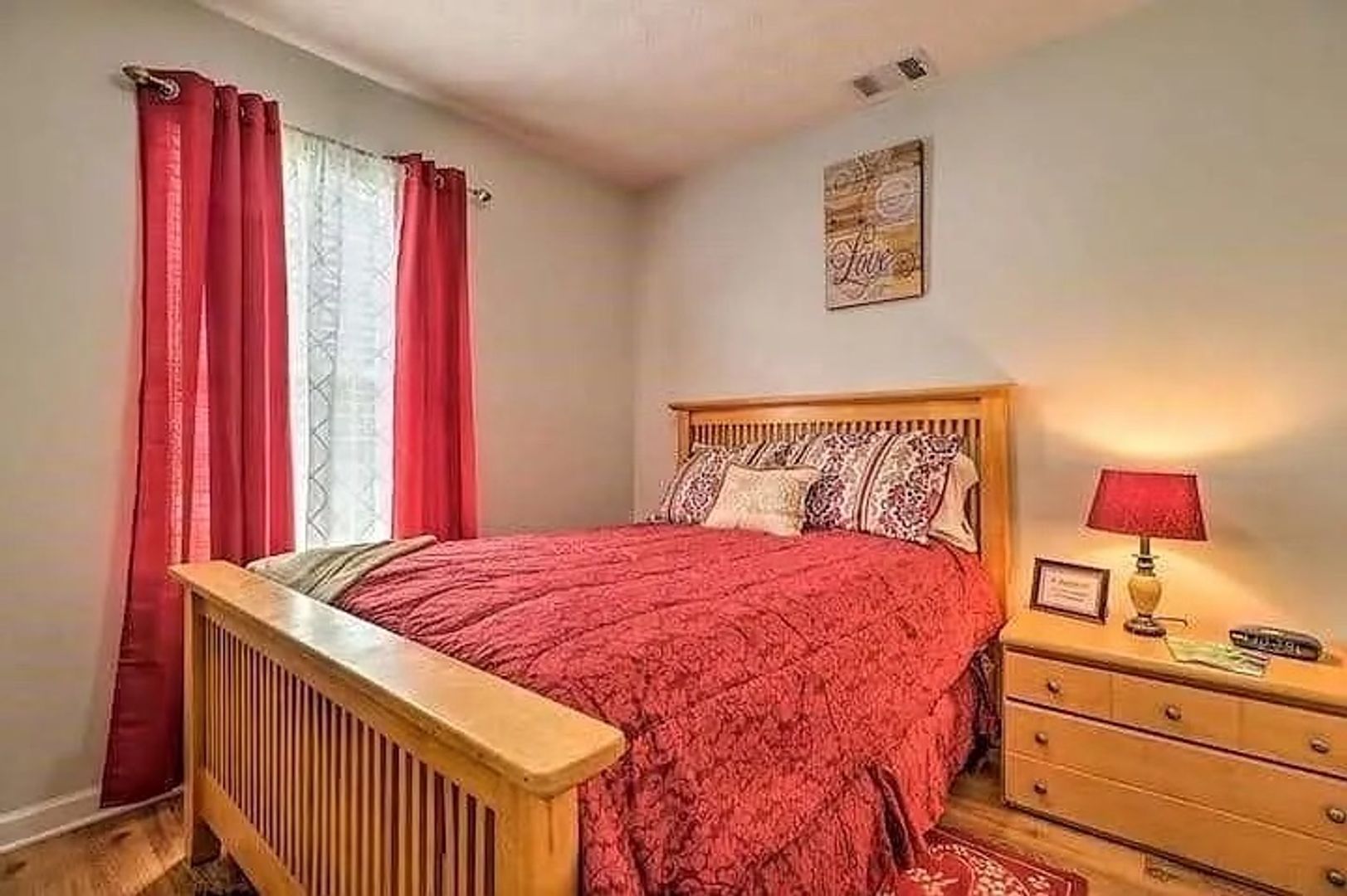 Hapeville House: 483 Oak Dr