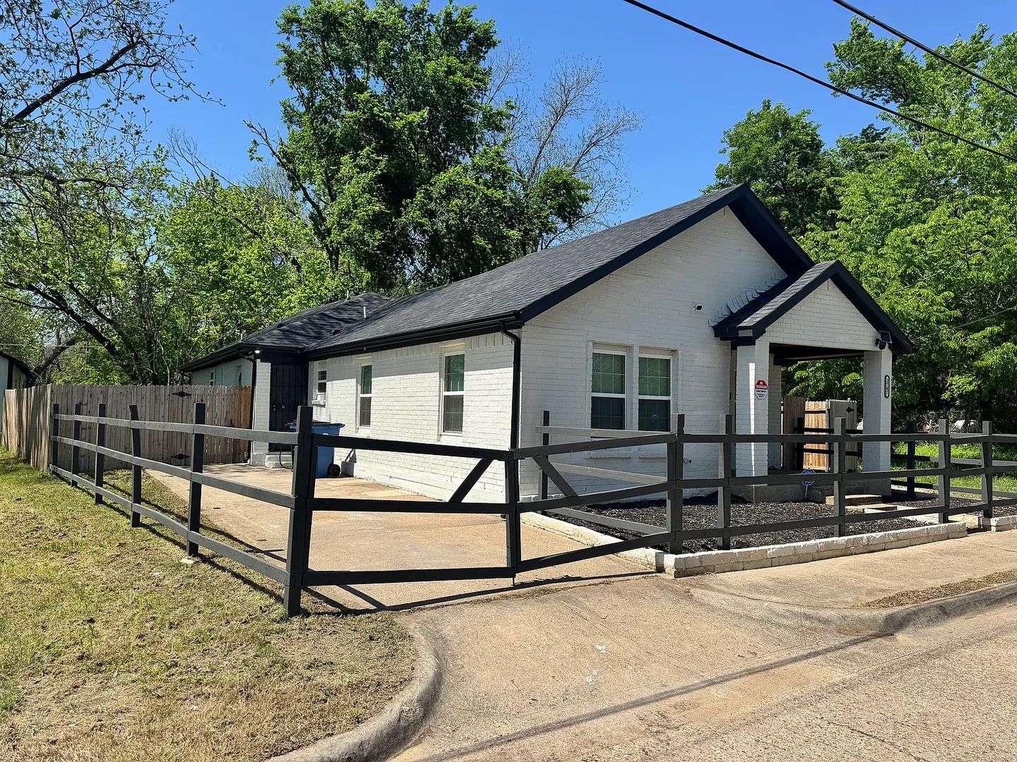 Dallas House: 2707 Cross St