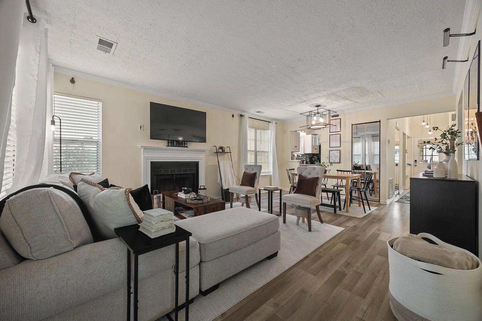 Stone Mountain House: 536 Crestridge Ct