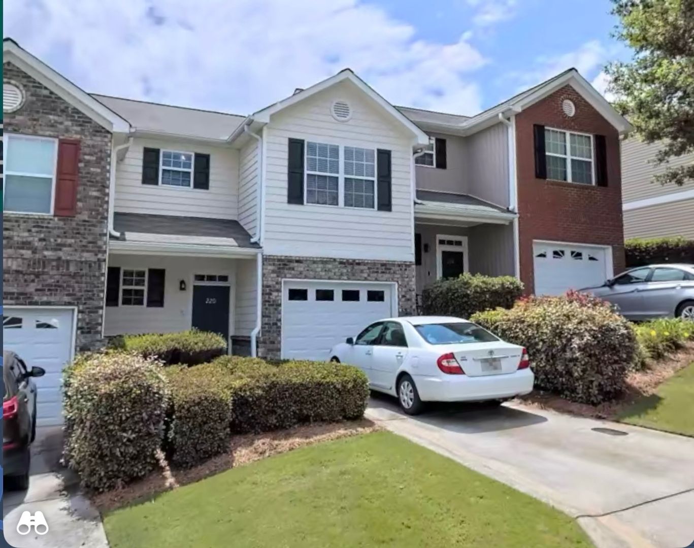 Acworth House: 220 Derby Ct