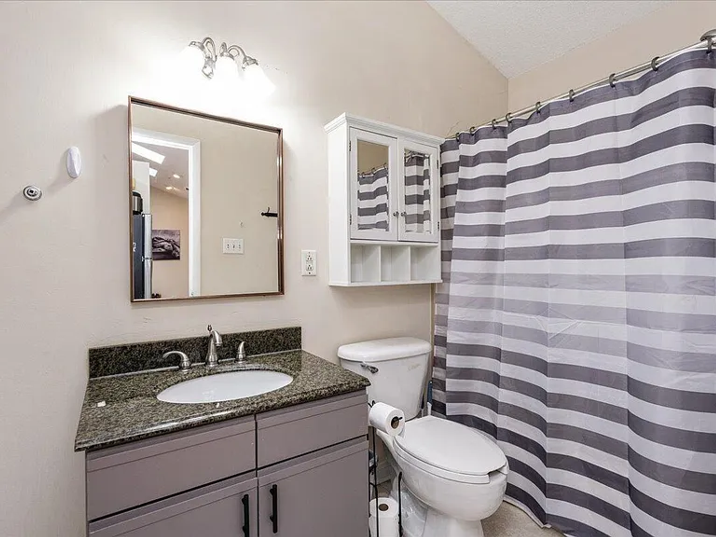 Durham House: 205 Spring St