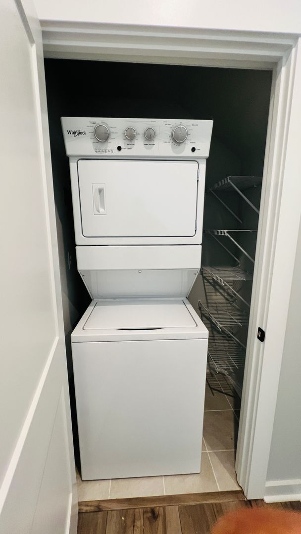 Charlotte House: 9505 Munsing Dr