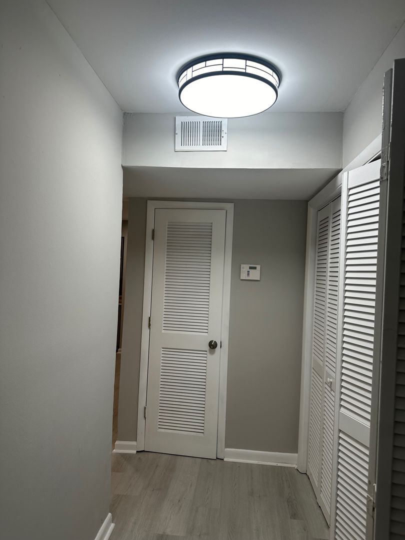 Atlanta House: 9400 Roberts Dr