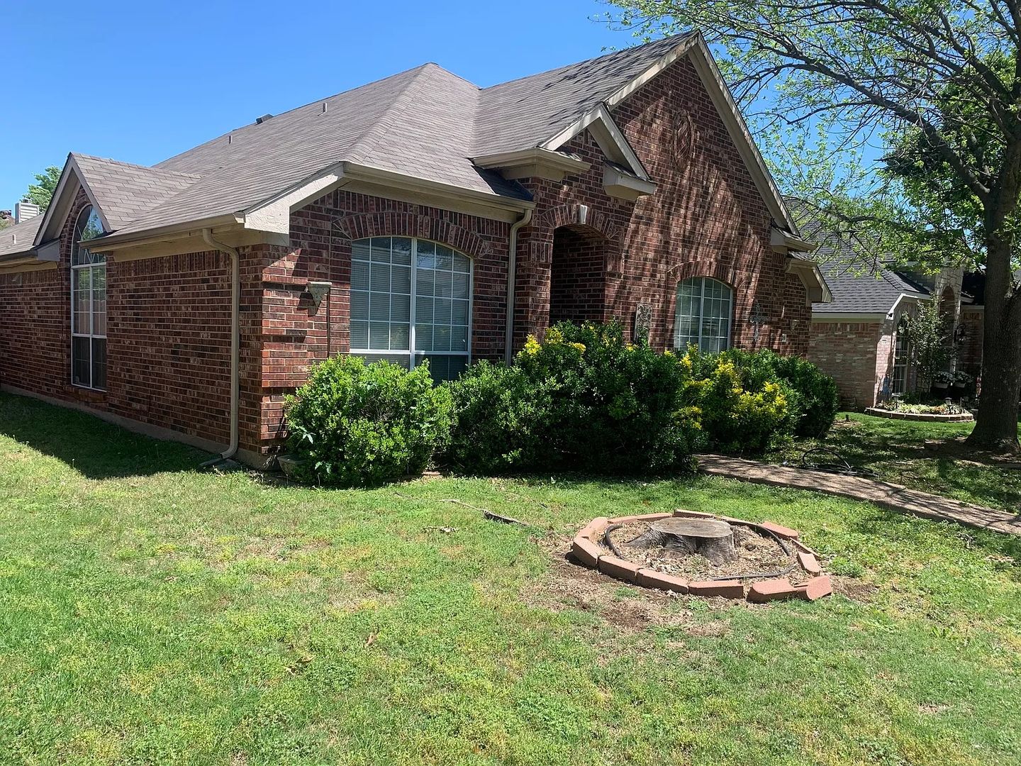 Lewisville House: 1109 Christopher Ln