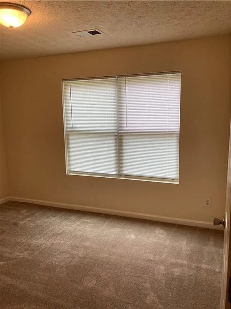 Stonecrest House: 3103 Fairington Club Dr