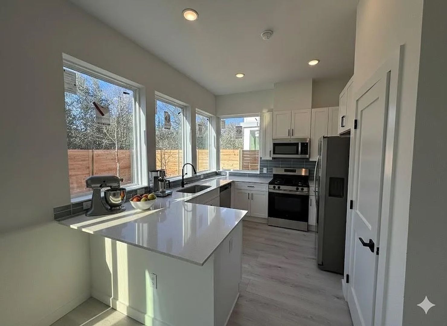 Austin House: 2000 Riverside Farms Rd