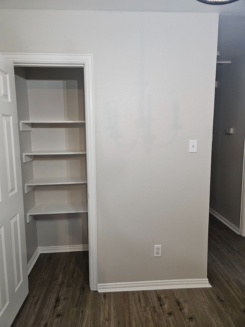 Fort Worth House: 1702 Stalcup Rd