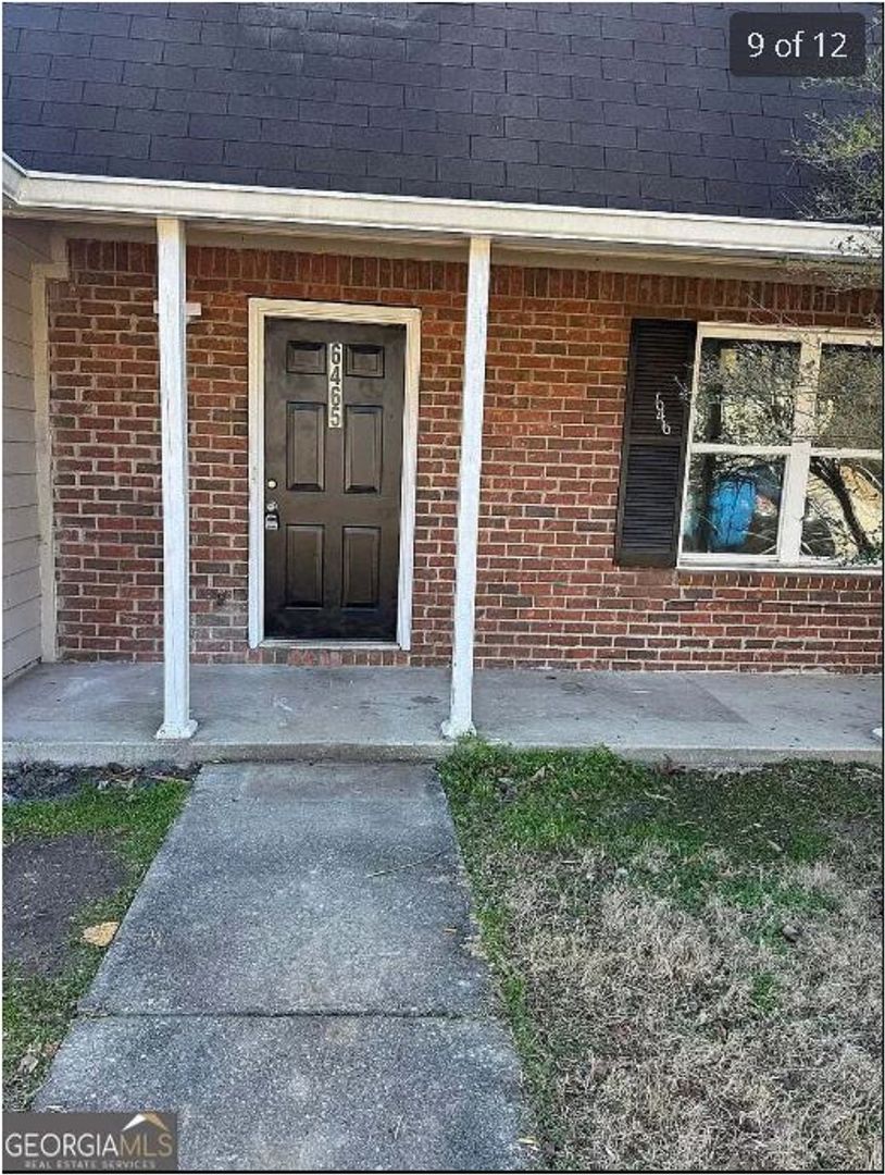 Riverdale House: 6465 River Park Cir