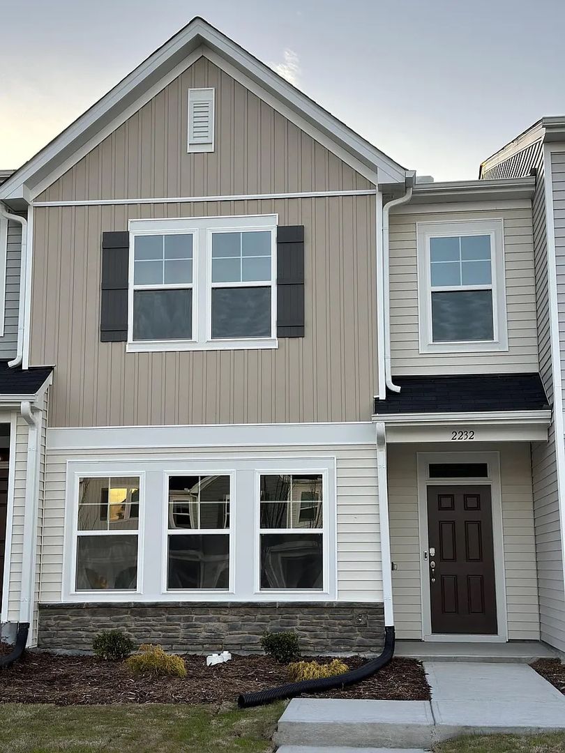 Raleigh House: 2232 Kasota Ln