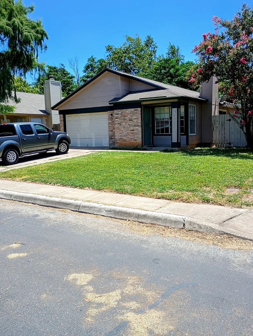 San Antonio House: 7220 Hardesty