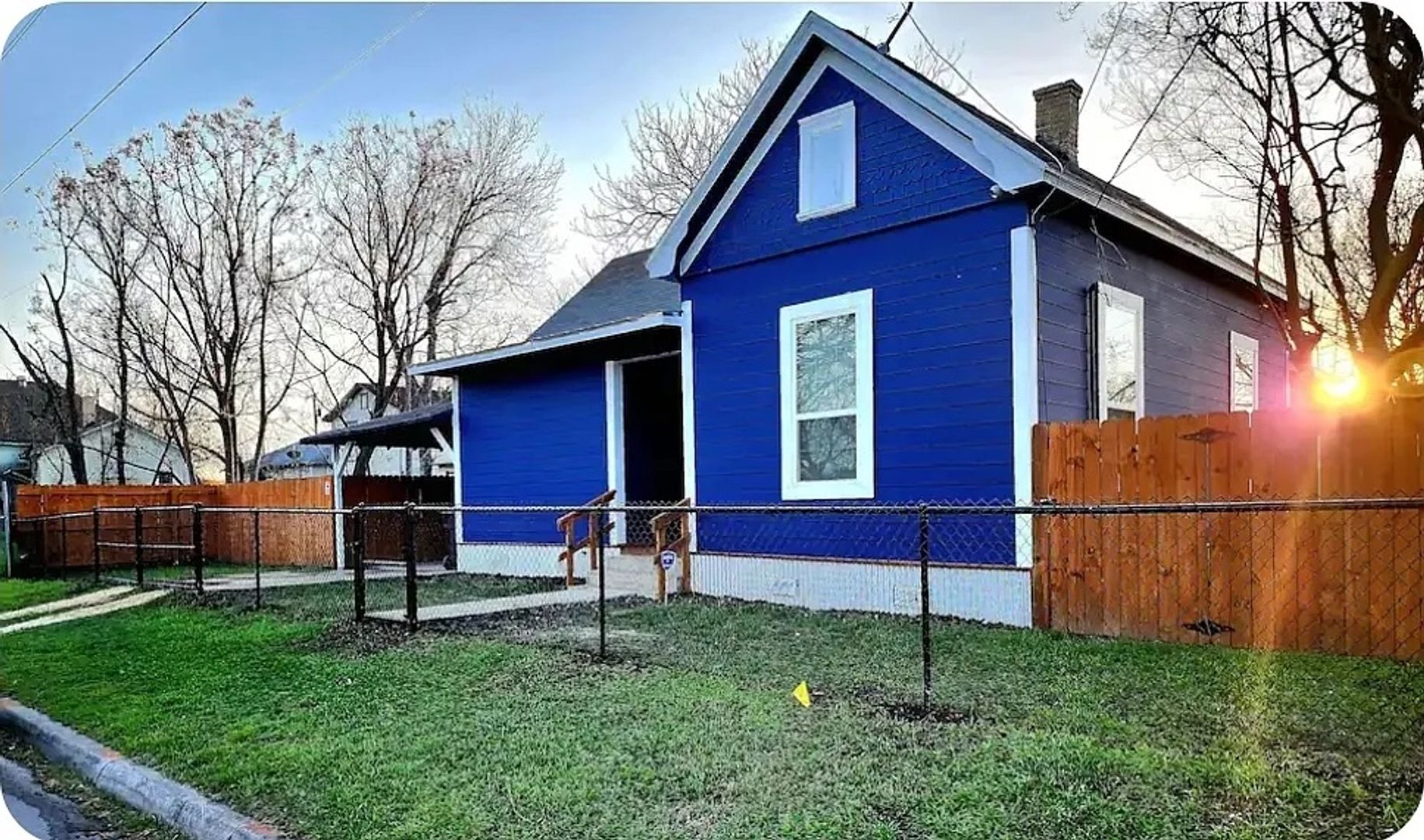 San Antonio House: 215 N Polaris St