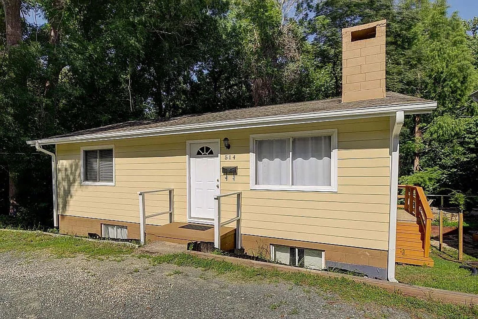 Chapel Hill House: 514 Hillsborough St