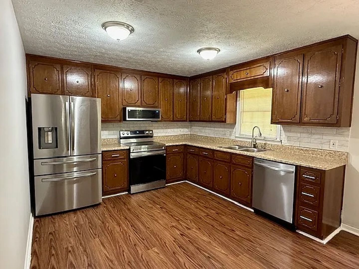 Douglasville House: 3906 Willowbrook Dr