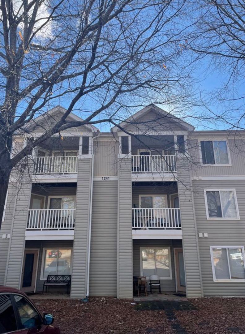 Raleigh House: 1241 University Ct