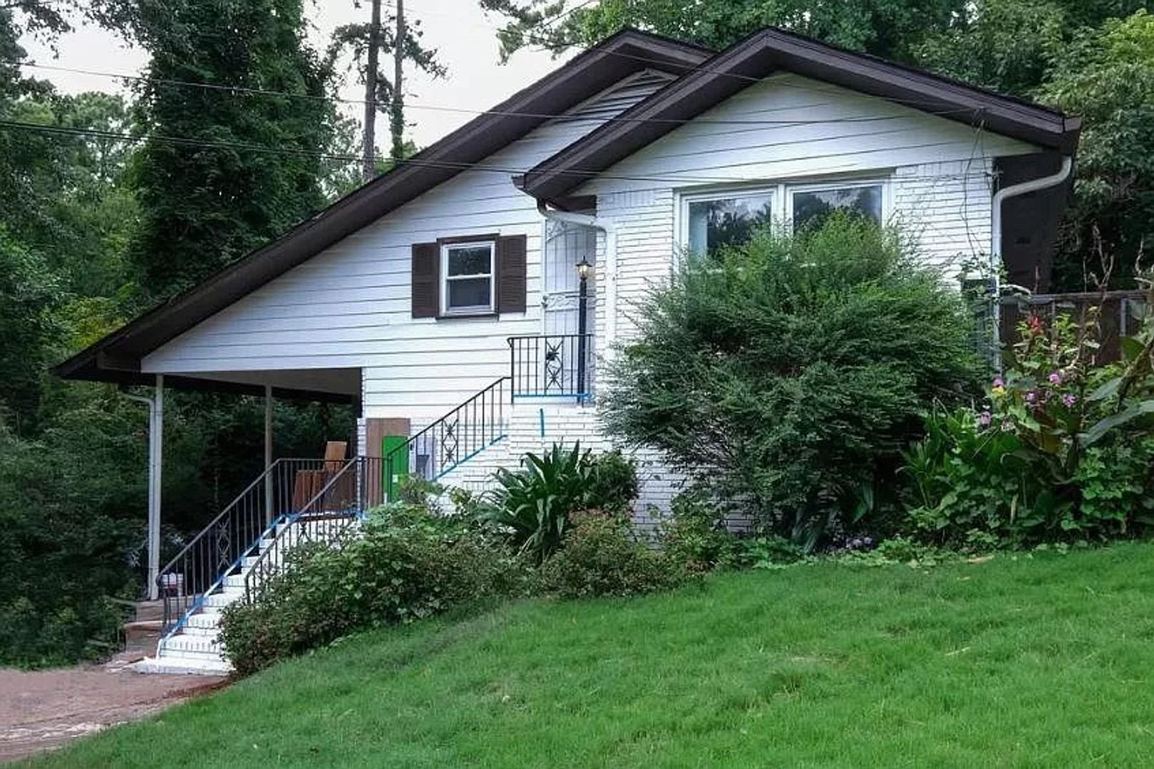 Atlanta House: 4197 Danforth Rd SW