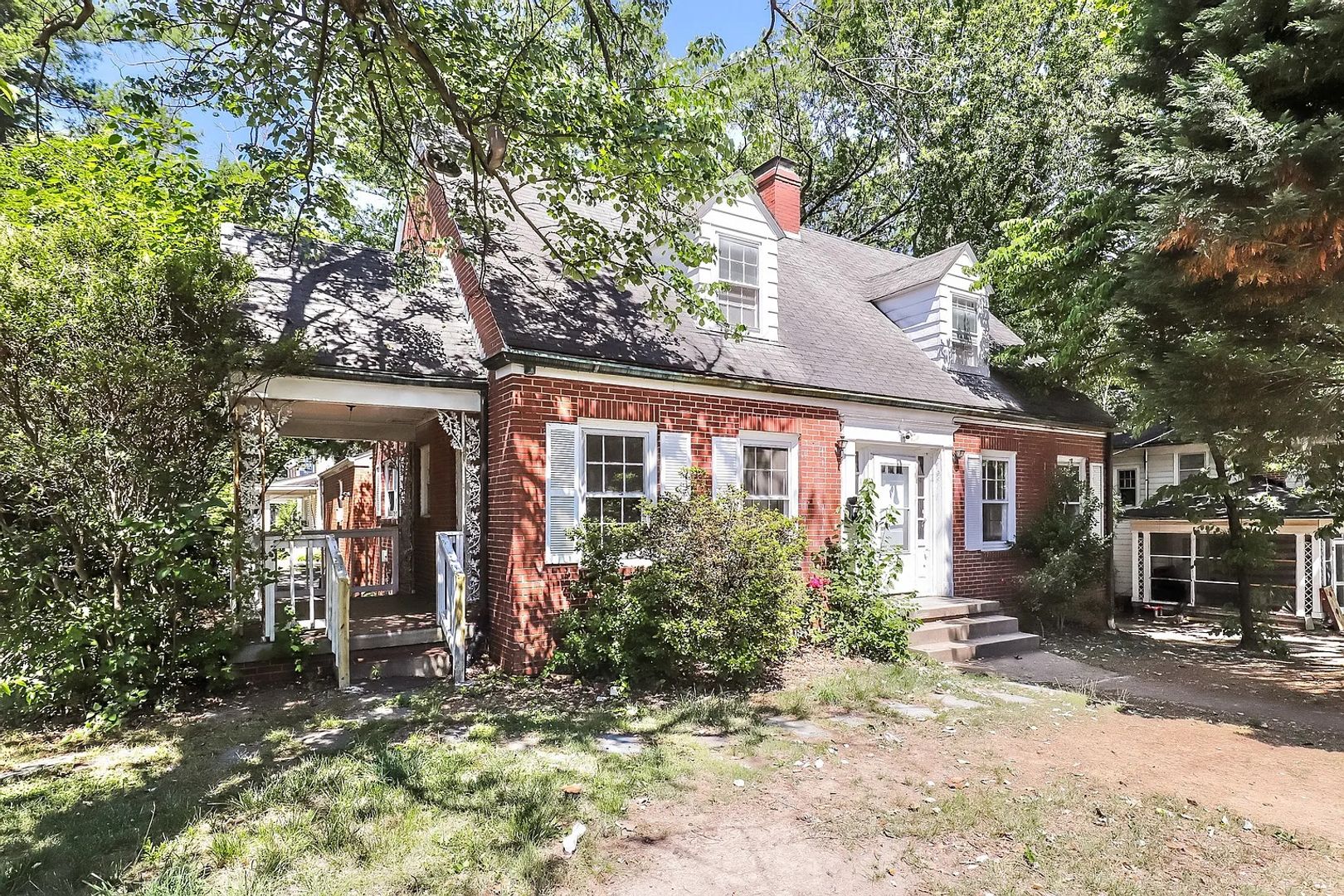 Greensboro House: 412 S Josephine Boyd St