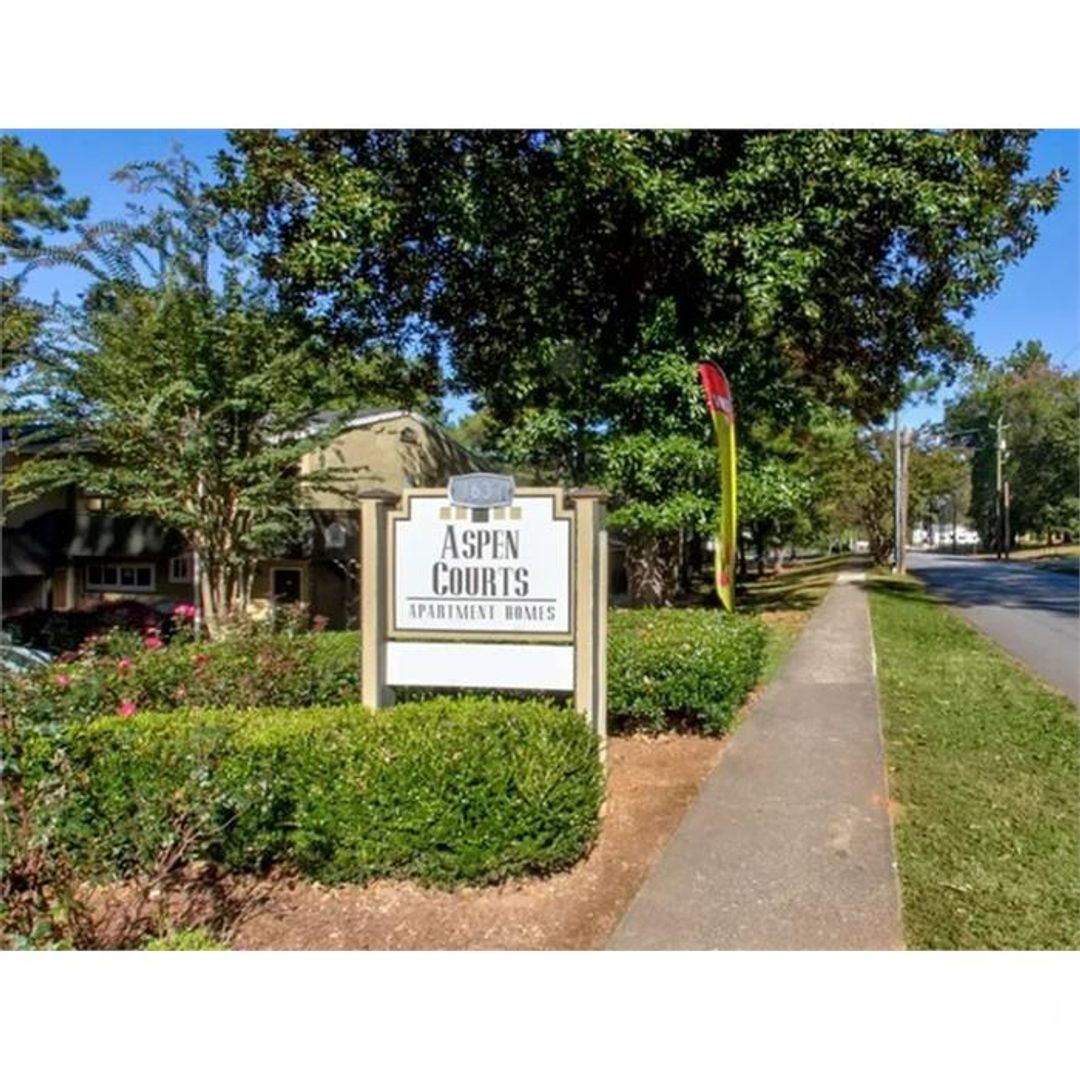 Atlanta House: 1631 Stanton Rd SW