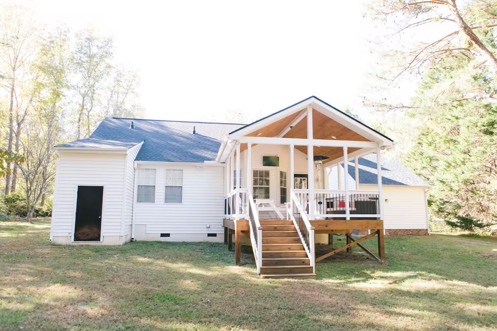 Youngsville House: 7000 Sandy Pines Dr