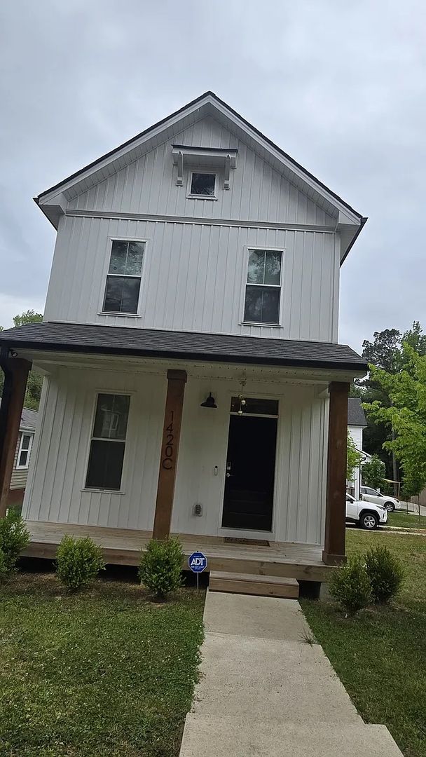 Durham House: 1420 Maplewood Dr