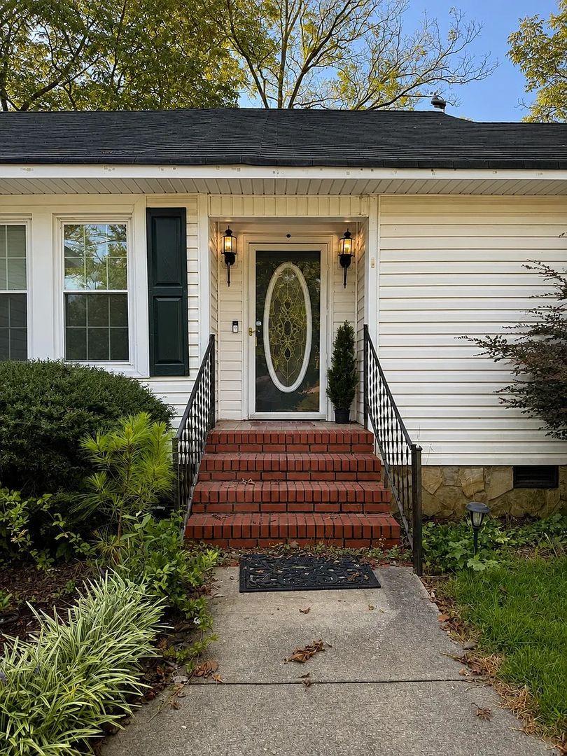 Palmetto House: 229 Cobb St