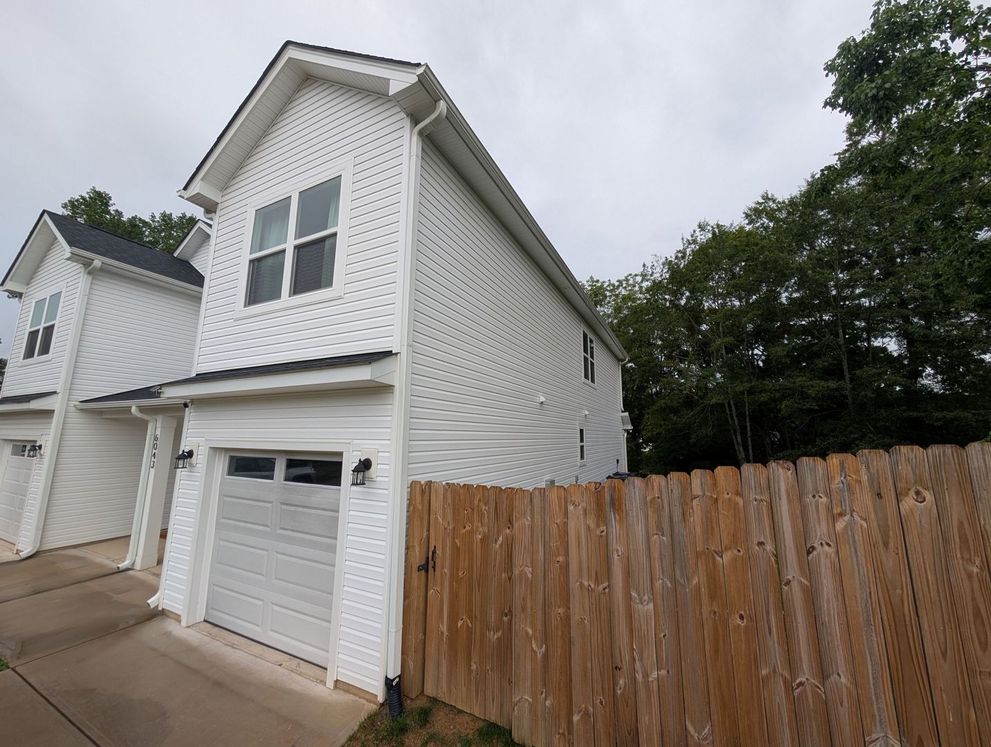 Charlotte House: 6043 Sullins Rd