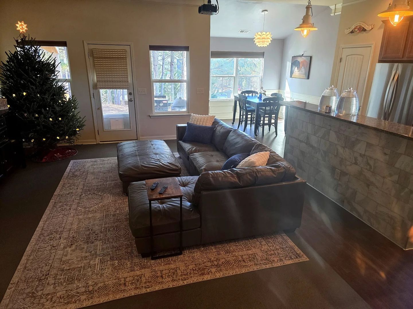 Dallas House: 421 Katielee Cove