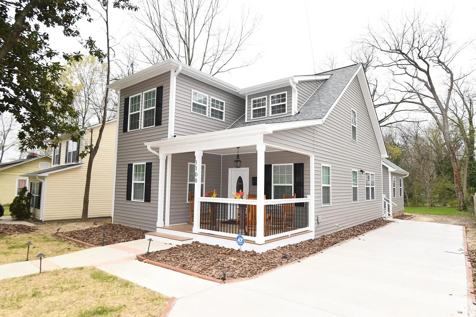 Raleigh House: 1108 S Person St