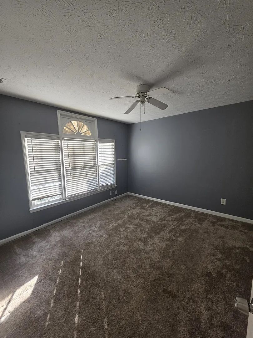 Norcross House: 1013 Carla Pl