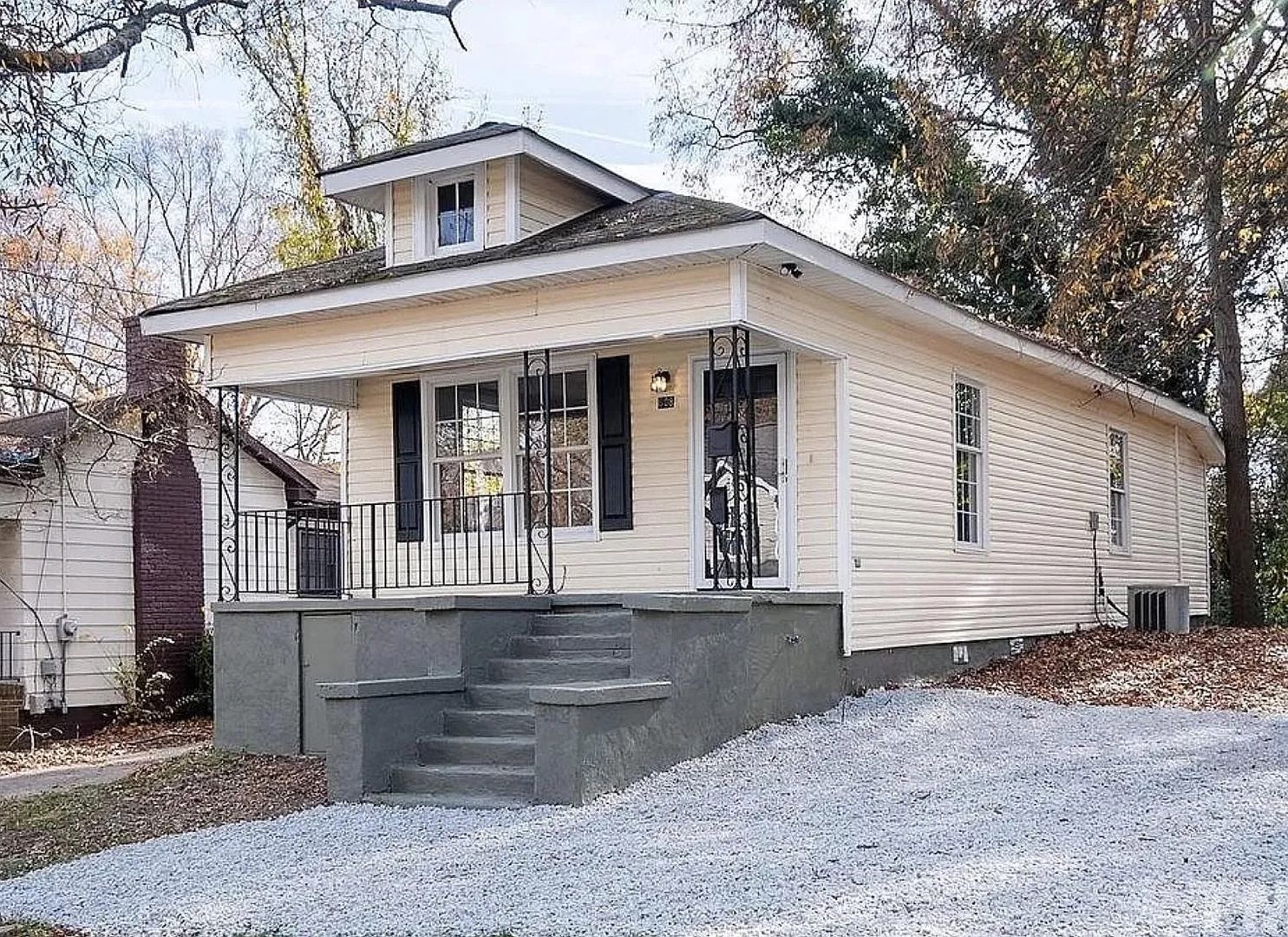 Durham House: 608 Dupree St