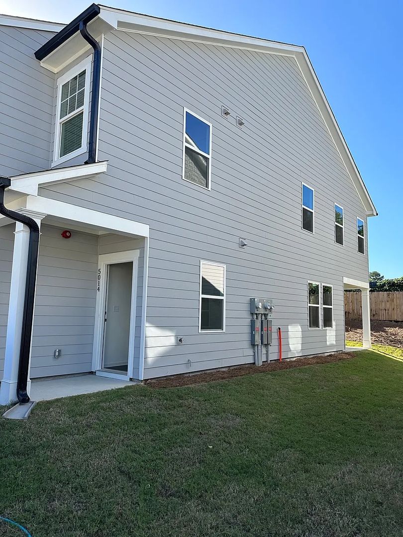 Douglasville House: 5014 Elowen Ln