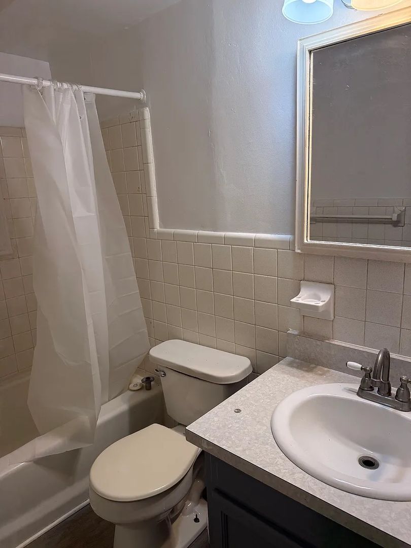 Atlanta House: 1940 Dunlap Ave