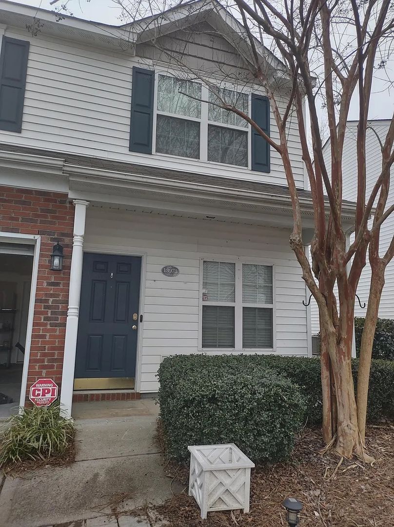 Charlotte House: 13973 Singleleaf Ln