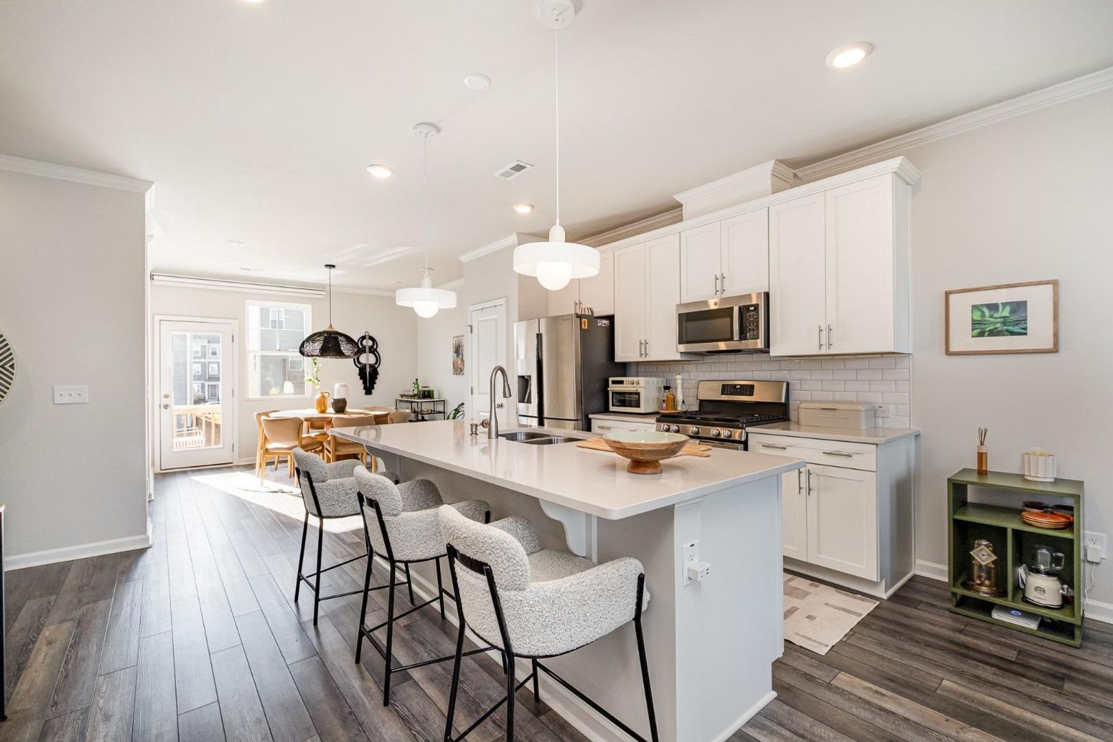 Raleigh House: 6221 Truxton Ln