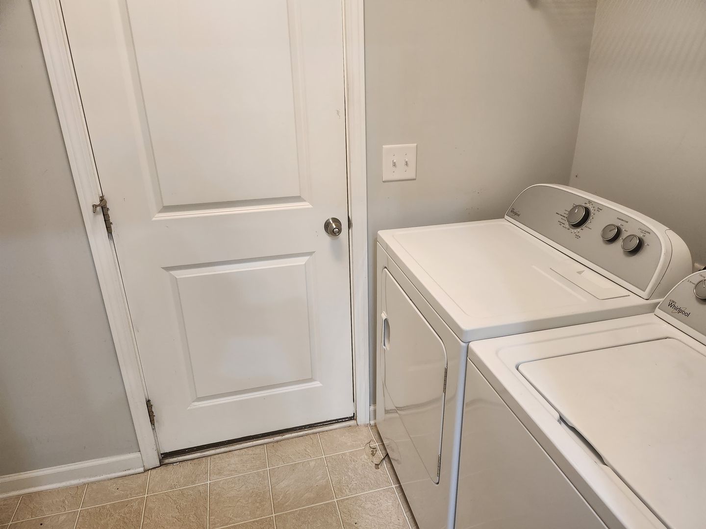 Morrisville House: 401 Durants Neck Ln