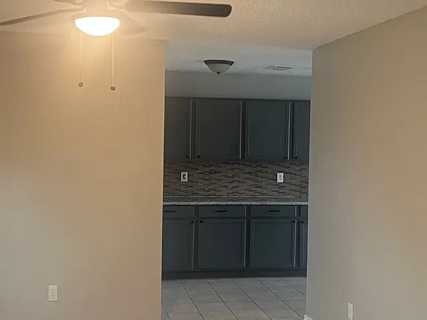 Grand Prairie House: 2021 W Grove Ln