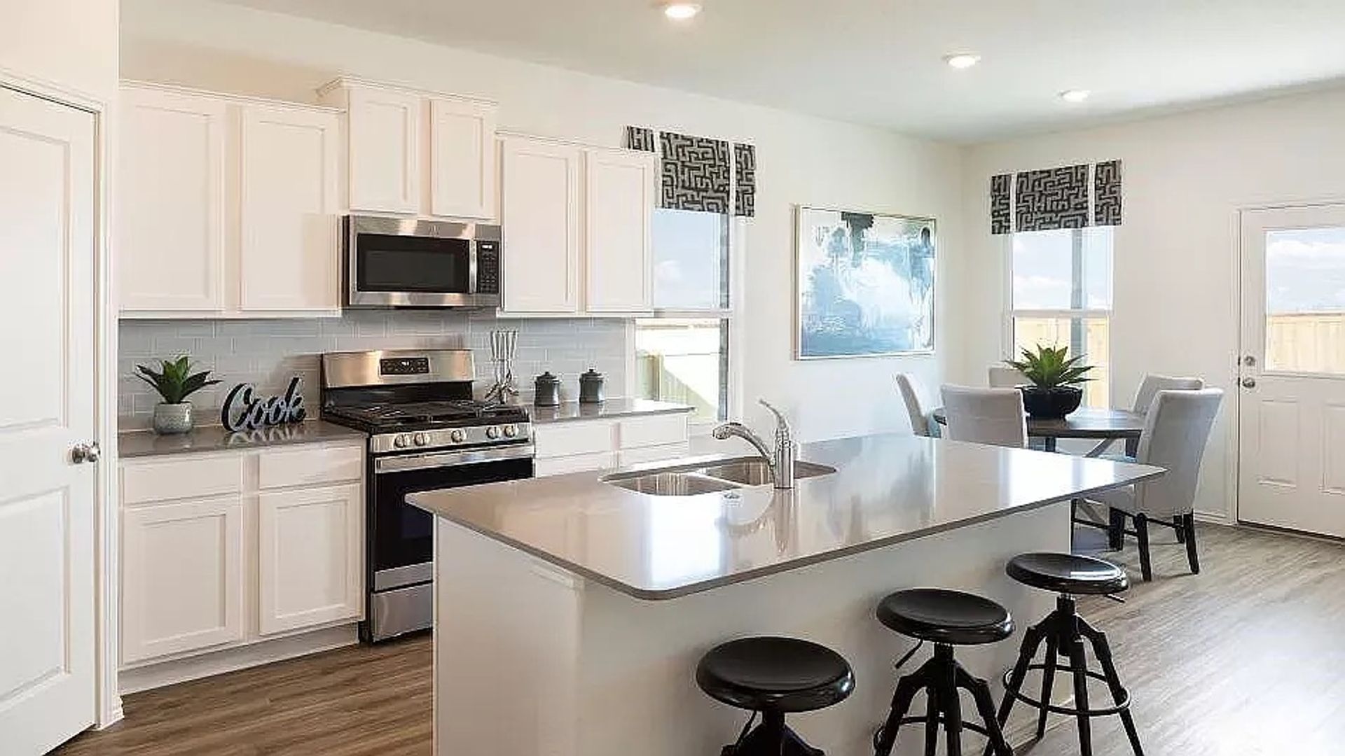 Leander House: 1005 Bluewood Bnd